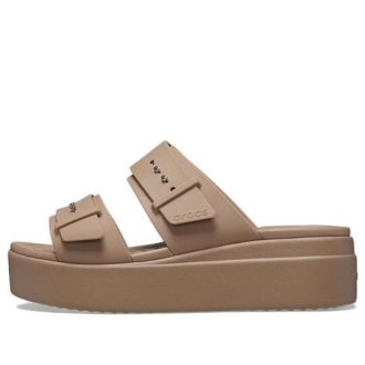Crocs (mujeres) Sandalias Brooklyn de cuña baja «Latte» 207431-2Q9