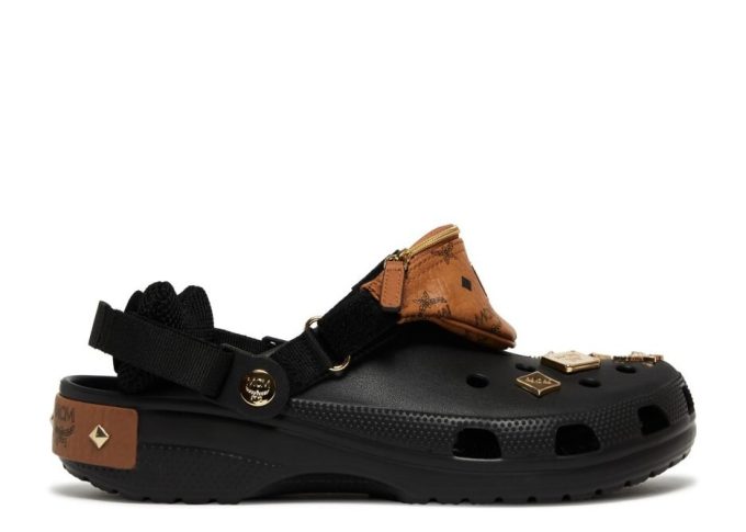 Mini riñonera MCM x Classic Clog, color negro