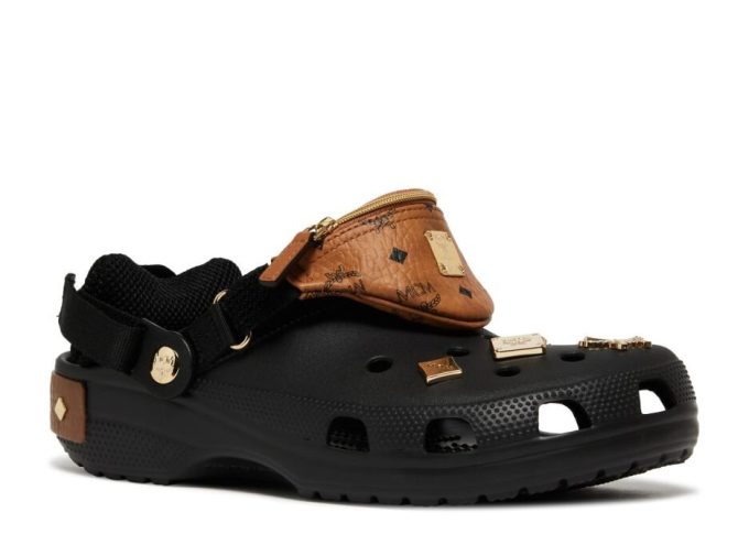 Mini riñonera MCM x Classic Clog, color negro