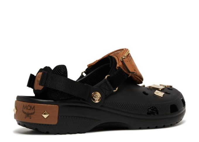 Mini riñonera MCM x Classic Clog, color negro