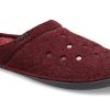 Pantuflas Crocs Classic Casual Thick Stay Warm Unisex color vino tinto 203600-60U