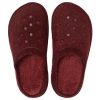 Pantuflas Crocs Classic Casual Thick Stay Warm Unisex color vino tinto 203600-60U