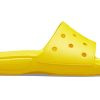 Pantuflas deportivas antideslizantes Crocs Cozy unisex amarillas 206121-7C1 Pantuflas deportivas antideslizantes Crocs Cozy unisex amarillas 206121-7C1