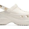 Pantuflas deportivas de playa para mujer Crocs, color blanco, 206783-100