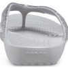 Pantuflas deportivas minimalistas y acogedoras Crocs Kadee II unisex plateadas 207314-040 Pantuflas deportivas minimalistas y acogedoras Crocs Kadee II unisex plateadas 207314-040