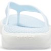 Pantuflas unisex Crocs LiteRide Beach Cozy y elegantes en azul claro 205182-4KA