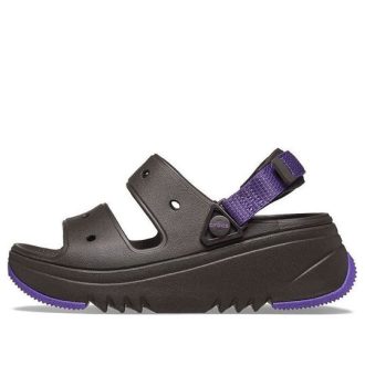 Sandalia Crocs Hiker Xscape para mujer, color morado neón, 208181-2A0