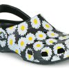 Sandalias Crocs Classic Clo Daisy con estampado completo unisex, color negro, 206375-0ZI