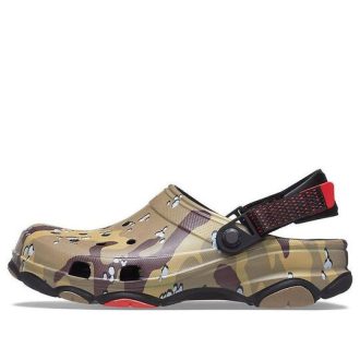 Sandalias Crocs Classic Clog Desert Camouflage Beach unisex, color negro y marrón, 207305-088