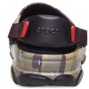 Sandalias Crocs Classic Clog Desert Camouflage Beach unisex, color negro y marrón, 207305-088