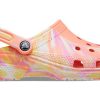 Sandalias Crocs Classic Clog Marble Beach Sports unisex, rojas y multicolores, 206867-83F