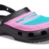 Sandalias Crocs Classic Clog Pocket, color negro y rosa 206612-0I8