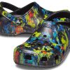 Sandalias Crocs Classic Tie Dye con estampado Crocs Beach unisex en azul vaquero 205453-4SW