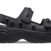 Sandalias Crocs Skyline con tachuelas para mujer, color negro, 209025-001