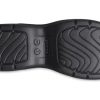 Sandalias Crocs Skyline con tachuelas para mujer, color negro, 209025-001