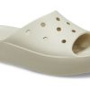 Sandalias de plataforma clásicas Crocs (mujeres) «Bone» 208180-2Y2