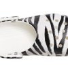 Sandalias de playa Crocs Classic Clog con estampado animal, negro y blanco 206676-1DE