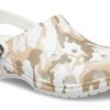 Sandalias de playa Crocs Classic Clog con estampado de camuflaje, unisex, color blanco, 206454-94S