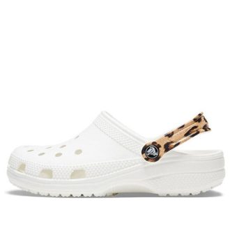 Sandalias de playa Crocs Classic Clog con estampado de leopardo en blanco 206638-1D1