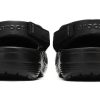 Sandalias de playa Crocs Classic Clog Cozy y transpirables, color negro, 207142-001