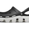 Sandalias de playa Crocs Duet en negro y blanco 11991-066