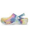 Sandalias deportivas ligeras y cómodas con estampado tie-dye de Crocs (mujeres), color rosa y azul 207151-94S