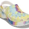 Sandalias deportivas ligeras y cómodas con estampado tie-dye de Crocs (mujeres), color rosa y azul 207151-94S