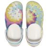Sandalias deportivas ligeras y cómodas con estampado tie-dye de Crocs (mujeres), color rosa y azul 207151-94S