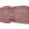 Sandalias deportivas unisex Crocs Classic Clog color vino 203591-60U