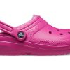 Sandalias deportivas unisex Crocs Classic Lined Clog en morado y rojo 203591-6SV