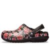 Sandalias deportivas unisex Crocs Classic Stay Warm Cozy, color negro y rojo (205324-643)