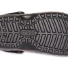 Sandalias deportivas unisex Crocs Classic Stay Warm Cozy, color negro y rojo (205324-643)