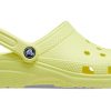 Sandalias unisex de playa tipo zueco Crocs Classic amarillas 10001-75U