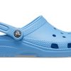 Sandalias unisex de playa tipo zueco Crocs Classic en color azul 10001-4TB