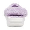 Zueco Crocs Classic Baya con forro de felpa y tiras, color blanco lila, 206633-577