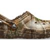 Zueco Crocs Classic con forro Realtree Edge, color marrón, 205377-280