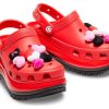 Zuecos clásicos Crocs x Karol G Metal Hearts 207696-8C1