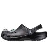 Zuecos clásicos ingleses Crocs x Ron «Area 54 – Negro» 208134-001