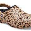 Zuecos con forro y estampado de leopardo Crocs Baya 205975-98R
