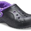 Zuecos Crocs Baya con forro de felpa y correa «Negro Morado» 20663309V