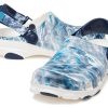 Zuecos Crocs Classic All-Terrain Mossy Oak para mujer, color azul y blanco, 207975