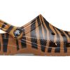 Zuecos Crocs Classic con estampado animal, sandalias de playa con rayas de tigre amarillas 206676-2ZF