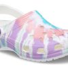 Zuecos Crocs Classic con estampado de Crocs, sandalias deportivas de tacón plano en color azul 205453-6SN