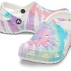 Zuecos Crocs Classic con estampado de Crocs, sandalias deportivas de tacón plano en color azul 205453-6SN