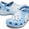 Zuecos Crocs Classic con patrón Crocs Unisex Azul Sandalias A205453-44O