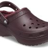 Zuecos Crocs Classic con plataforma y forro para mujer, color cereza oscuro, 207938-6WD