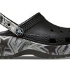 Zuecos Crocs Classic Crush Disco para mujer, color negro, 208123-0C4