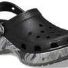 Zuecos Crocs Classic Crush Disco para mujer, color negro, 208123-0C4