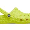 Zuecos Crocs Classic Geometric para mujer, color verde, 209563-76M
