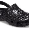 Zuecos Crocs Classic Metallic Crocskin «Negro» 209093-040